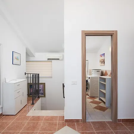 Papillon - Ausgestattete Ferienoase Pula