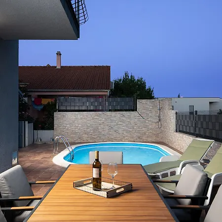 Papillon - Ausgestattete Ferienoase Villa Pula