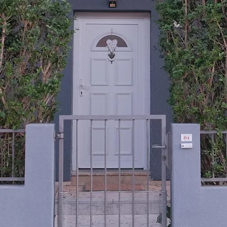 Papillon - Ausgestattete Ferienoase Pula