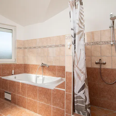 Papillon - Ausgestattete Ferienoase Pula