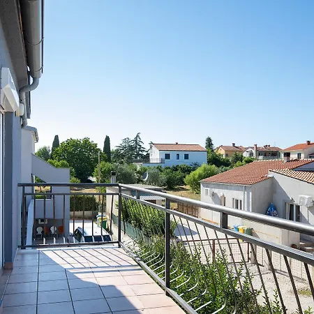 Papillon - Ausgestattete Ferienoase Pula